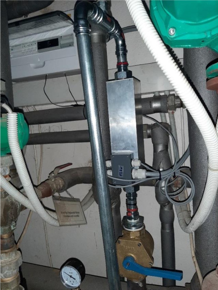 Swimming pool supplemental heating system using AT/12 Heating Module.