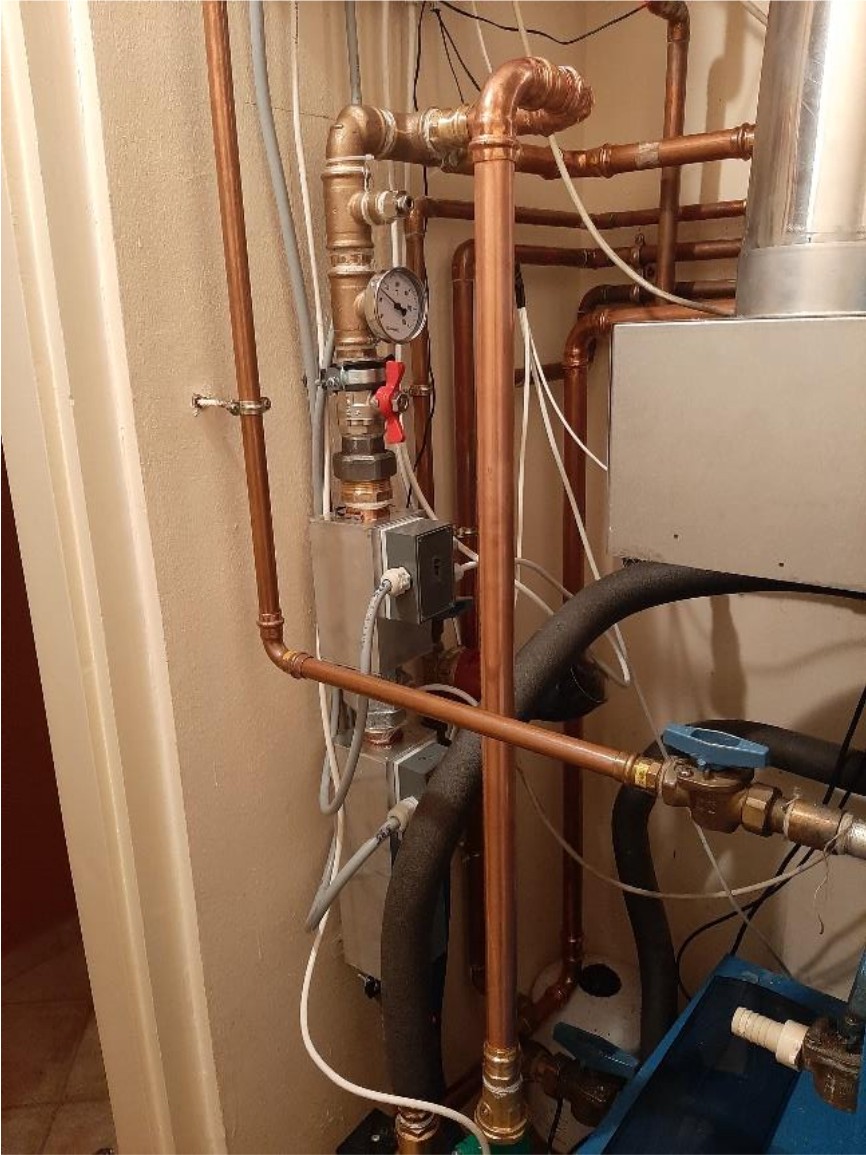 Hybrid heating system with gas boiler and 20 kW AT Heating Module in a three-storey home.